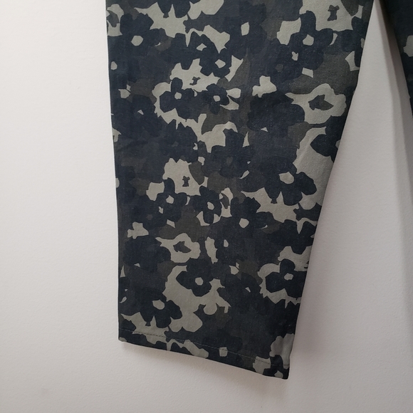 ANTHROPOLOGIE Floral Camo Trousers - Picture 7 of 12